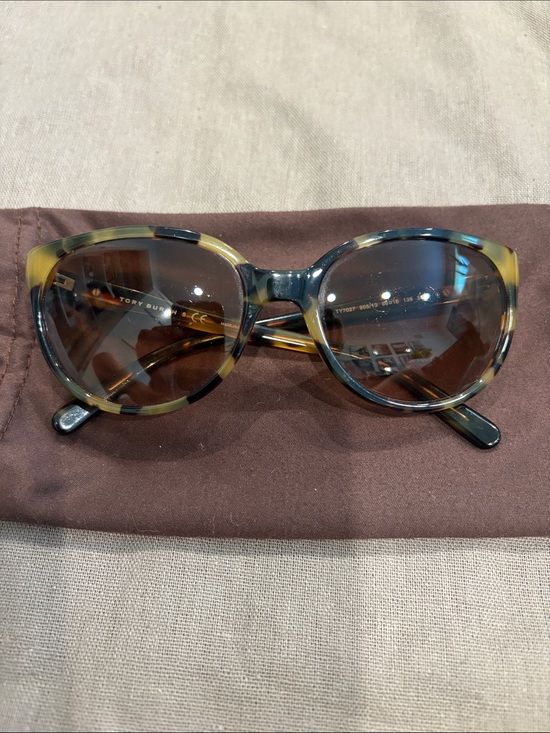 Tory Burch Accessories - Tory Burch Tortoiseshell Frame Sunglasses with Brown Lenses